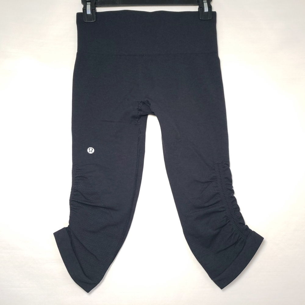 Lululemon Yoga Active Seamlessly Street Crop Black 16.5" Legging Pant Size 4